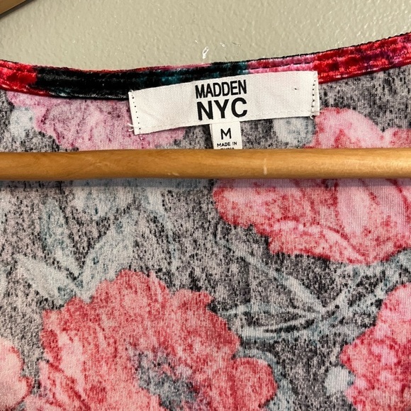 Madden NYC Womens Velvet Floral Print Crop Top Long Sleeves Size M NWT - Picture 9 of 12